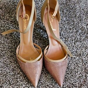 Gacel  Shoes. Extremly Comfortable.